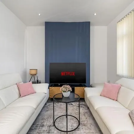 Beautiful - Parking - Yorksha Vakantiehuis *