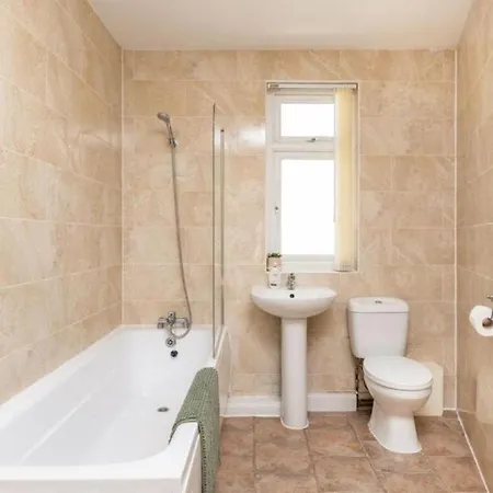 Beautiful - Parking - Yorksha Leeds (West Yorkshire)