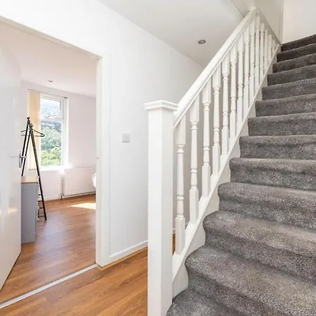 Beautiful - Parking - Yorksha * ليدز